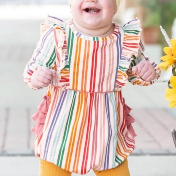 Rufflebutts Bubble Romper w/leggings - Picture 3 of 4